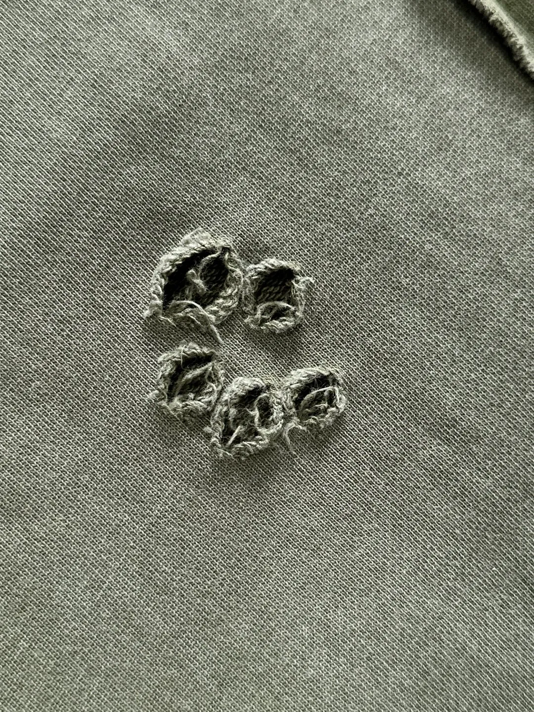 Next day shipment P360 Stone lsland/Stone Island Mouth Joint Exclusive launch of 25ss autumn and winter new high-quality trousers Compare real-life details at will The craftsmanship that ordinary small workshops cannot copy Top-level ZP development Unique imported fabric feel Purely imported German machine production Precision operation Ten thousand needle density A pair of trousers with rich details You can see the development strength A full set of new accessories can be customized simultaneously Simple yet elegant Soft, delicate and comfortable The upper body is versatile and fashionable A perfect choice for autumn and winter. A must-have item. Loose fit. Please refer to the size chart when placing an order: S to XL (or state your height and weight when placing an order)